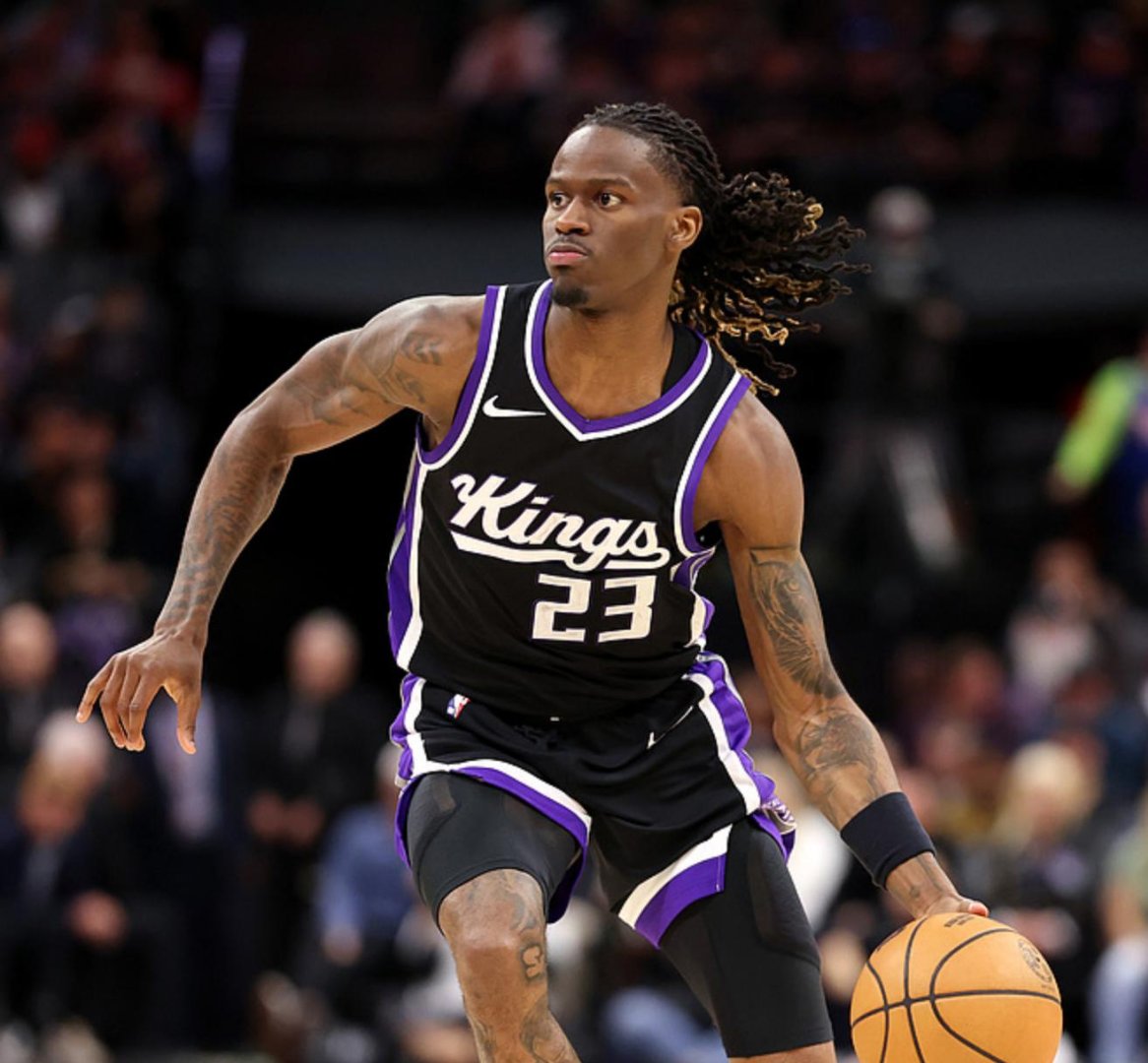 关于密尔沃基雄鹿训练开放日；国际比赛日豪取连胜引欢呼；英超在即；轮换策略成焦点的信息