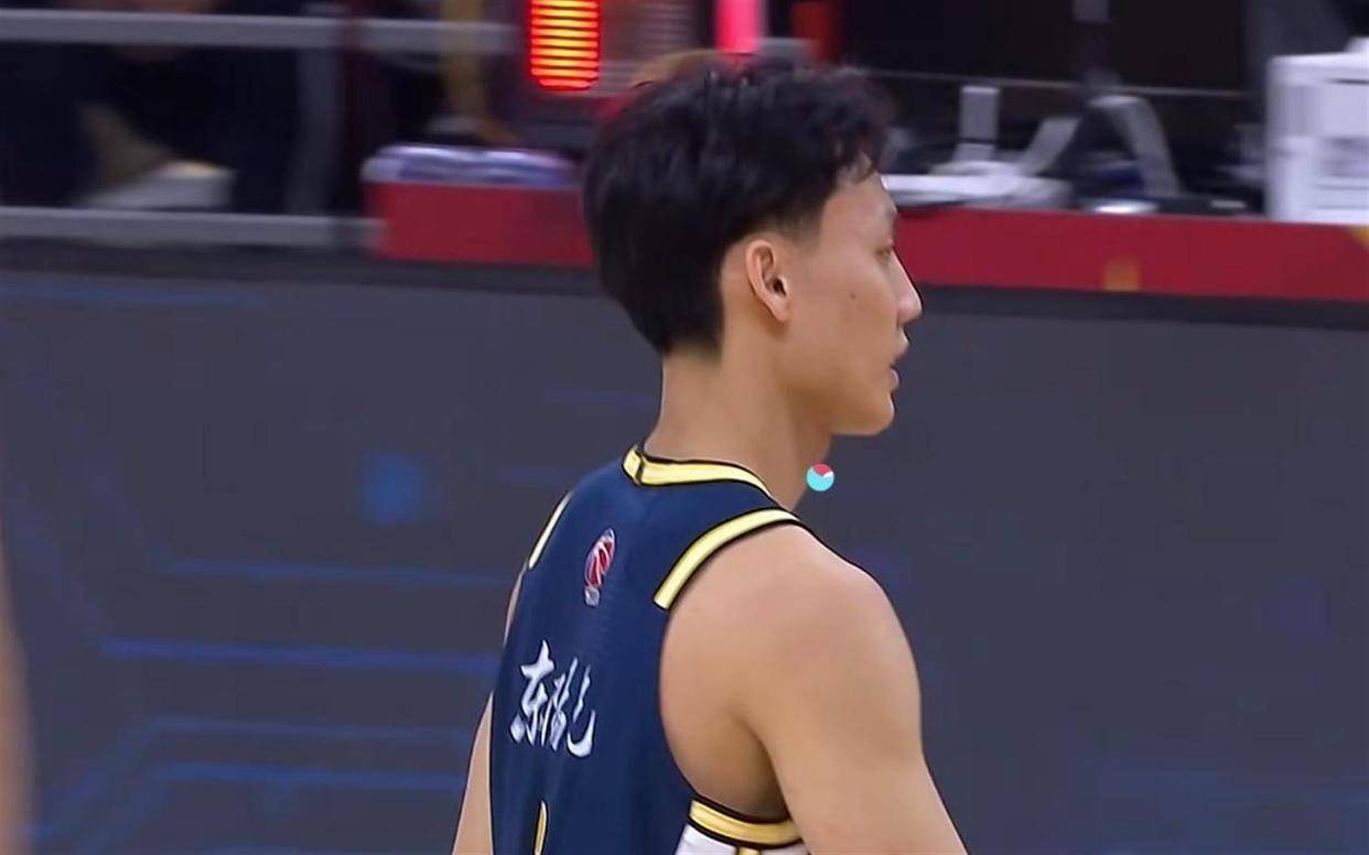 今晨阿斯顿维拉备战CBA常规赛，豪取连胜细节曝光，媒体盛赞，纪律约束更严格的简单介绍